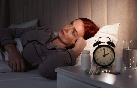 Ce se poate întâmpla dacă te trezești frecvent peste noapte