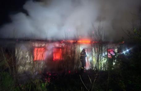 Casă din Popeni și magazie din Havârna distruse în urma unor incendii