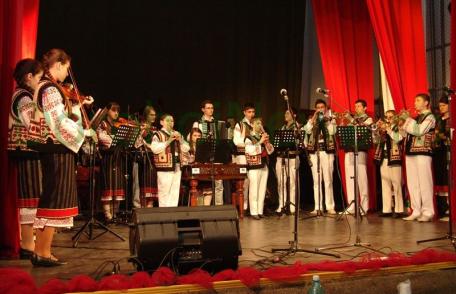 Concurs Judeţean de Folclor la Sala Teatrului Dorohoi