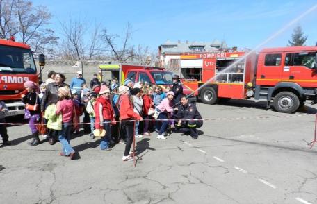 ISU Botoşani luat cu asalt de preşcolari şi elevi