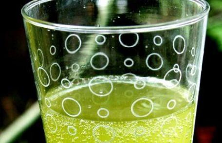 Când bem un suc, de fapt consumăm otravă. Iată de ce!