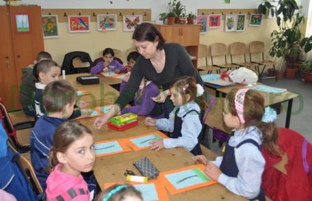 Surprizele hârtiei: Învățătoarea cu talente ascunse