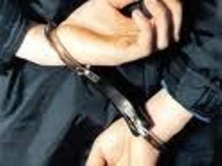 Tineri reţinuţi pentru săvârşirea mai multor infracţiuni de furt