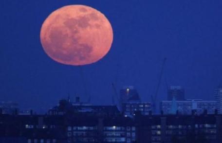 Ce nenorociri ne mai aduce Luna gigantică