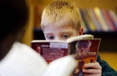 Colecta de cărţi pentru copiii săraci ajunge la Botoşani Shopping Center