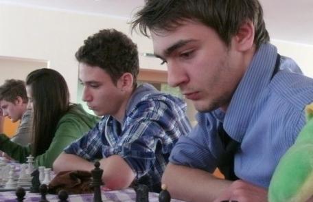 Colegiul Naţional „Grigore Ghica” Dorohoi s-a clasat pe locul doi la „Cupa Demolay 2012″