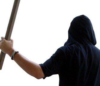 A plecat la cules de ciuperci si s-a ales cu portofelul furat si geamul la masina spart