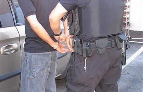 Trei dorohoieni reţinuţi după jaful de la casa de amanet din Botoşani