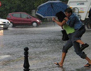 Avertizare meteo: Ploi şi grindină de mâine, în nordul şi centrul ţării