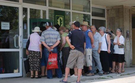 Un botoşănean a leşinat în timp ce aştepta să încaseze pensia la bancomat
