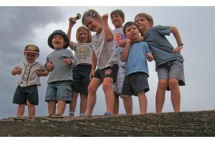 Elevii şi preşcolarii intră de astăzi în vacanţa de vară