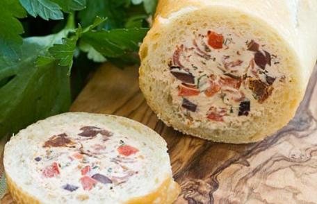 Baghetă umplută cu cremă de brânză