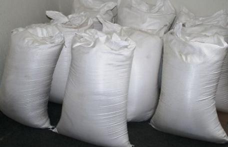 Jumătate de tonă de zahăr fără acte de provenienţă confiscată de polițiștii botoșăneni