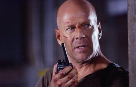 Bruce Willis, la un pas să moară într-o explozie