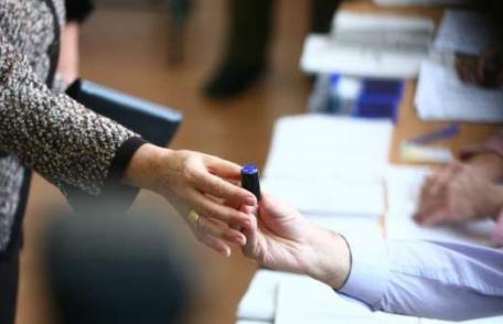 CCR a decis: Referendumul, validat dacă participă jumătate plus unu din cei înscrişi în liste. Ministerul de Interne REFUZĂ să aplice decizia Curţii