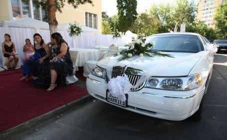 Tulburarea ordinii şi liniştii publice cu ocazia nunţilor organizate în spaţiul public este sancţionată de poliţişti