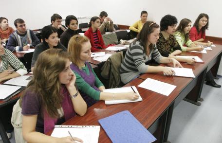 UAIC: 4000 locuri disponibile la master. Vezi cât este taxa de înscriere şi care sunt actele necesare!