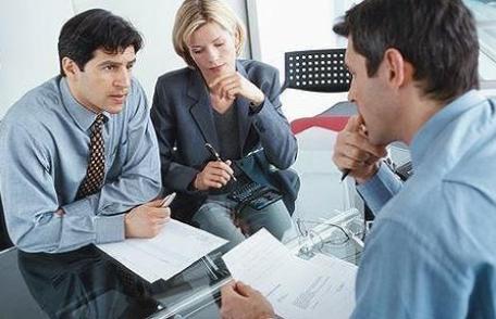 AJOFM: Locuri de muncă noi pentru persoanele cu studii medii