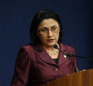 Macovei şi Huncă ar trebui sa-şi ducă războiul în afara spaţiului public