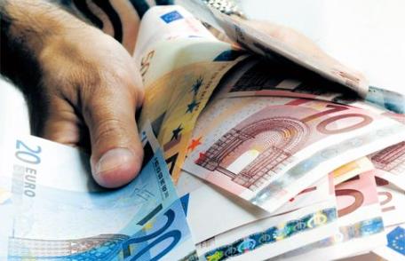 Dacă legea creditelor bancare va fi modificată de Guvern, ne scad ratele la bănci