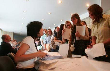 Lucrătorii români nu mai au restricții pe piața irlandeză a forței de muncă