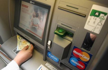 Cum poţi recupera banii blocaţi în bancomat