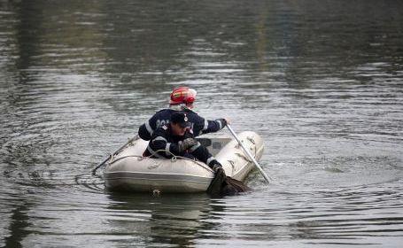 Bărbat înecat într-un iaz, recuperat de pompieri