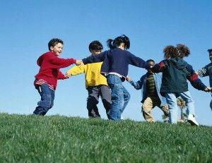 De ce este vital ca cei mici să se joace afară