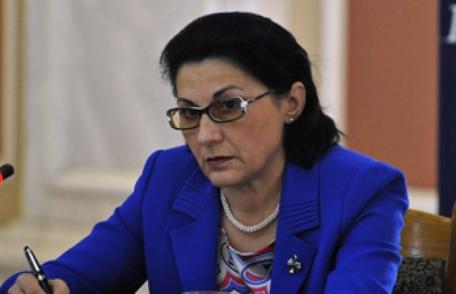 Haos la Educaţie. Andronescu spune că lipsesc acte importante