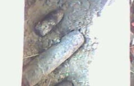 Opt elemente de muniţie descoperite la fier vechi