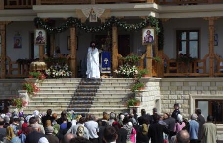 700 lei amendă pentru un bărbat care a tulburat liniștea enoriașilor în timpul slujbei