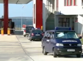 Traficant de migranţi oprit din drum de poliţiştii de frontieră