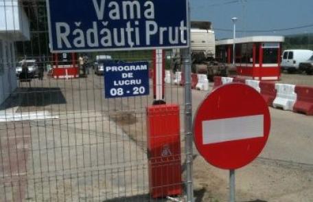 Vama Radauti Prut: Autoturism tapetat cu ţigări de contrabandă