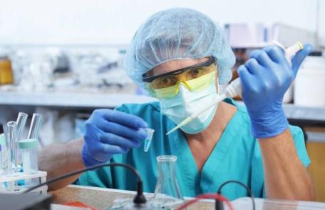 Vezi cât costă un test de salivă care dă indicii despre bolile la care eşti predispus