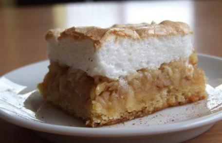 Prăjitură cu mere și bezea