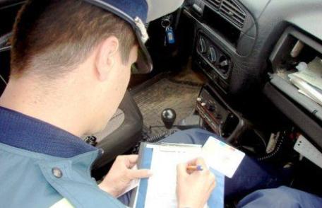 O tânără din Șendriceni fară permis s-a izbit cu mașina intr-o autospecială de poliție
