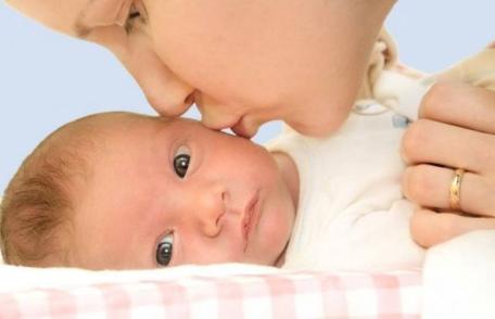 Ministrul de Finanţe le dă speranţe mamelor: Până la sfârşitul anului s-ar putea reveni la o indemnizaţie de 85% 