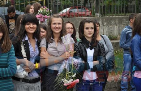 Liceenii dorohoieni au început astăzi noul an şcolar în prezența oficialităților – VIDEO/FOTO