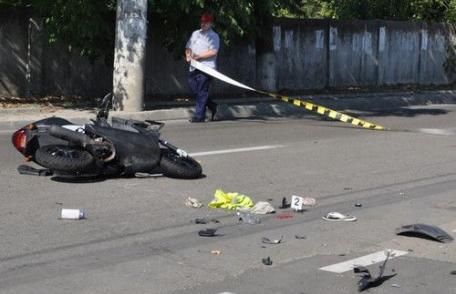 A spulberat un moped după care a părăsit locul accidentului