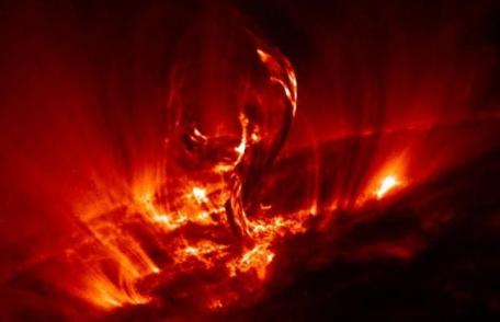 NASA avertizează: În 2013, Pământul va fi lovit de o furtună solară masivă