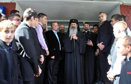 ÎPS Teofan prezent la expoziţia fotografică „Dorohoi 605 - Cult şi Cultură”