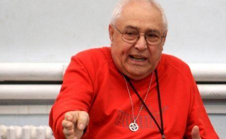 Octogenarul Nicu Roibescu „Volieul este viața mea” de Iosef-Ioju Haimovici