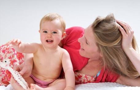 Mamele își vor primi indemnizaţiile majorate în noiembrie pentru octombrie