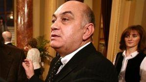 Peter Imre atacă trustul PRO: Vedetele îşi anunţă şefii că sunt gravide înainte de soţii lor