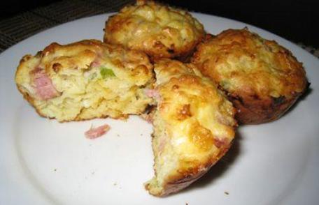 Brioșe cu cașcaval și șuncă