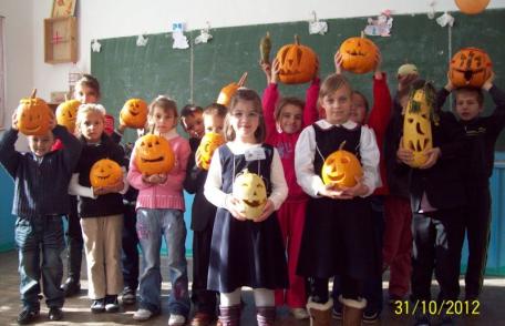 „Lets  have fun on  Halloween!” Şcoala Gimnazială „Dimitrie Romanescu” - FOTO