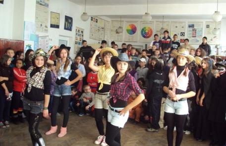 „Halloween” la Şcoala Gimnazială „Dimitrie Pompeiu” Broscăuţi - FOTO