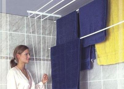 Vezi la ce riscuri te expui dacă îți usuci rufele în casă