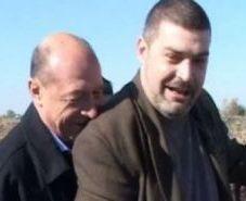 Băsescu, lovit din greşeală de un ziarist