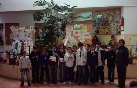 Acțiunea „Pe tricolor e scris Unire” a Școlii Gimnaziale Ștefan cel Mare din Dorohoi